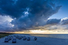 A storm is gathering at the German Baltic Sea by Christian Müringer