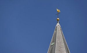Gros plan sur l'église du village d'Oostkapelle