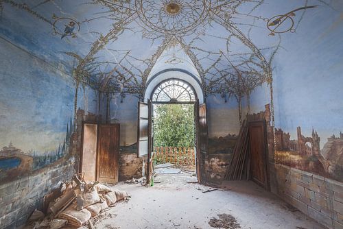 Prachtige Muurschildering als Vogelkooi