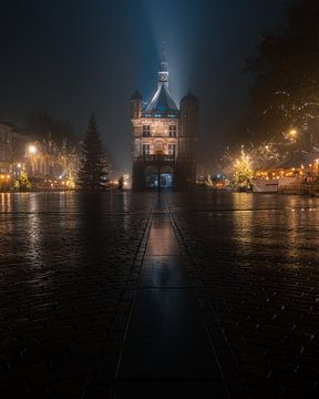 De waag Deventer mist. van Nick Boerkamp