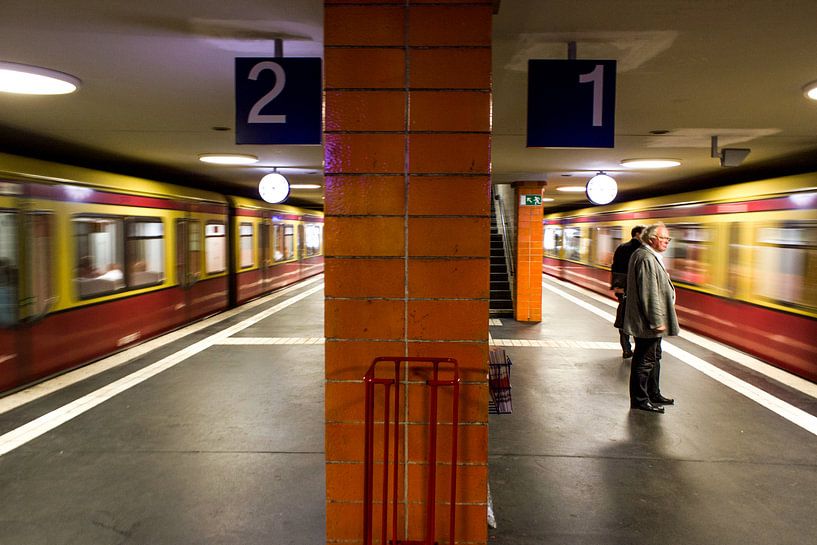 vertrekkende metro's underground par Erik Koks