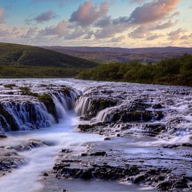 Der Bruarfoss, auch bekannt als Brückenwasserfall in Island von Miranda Lodder