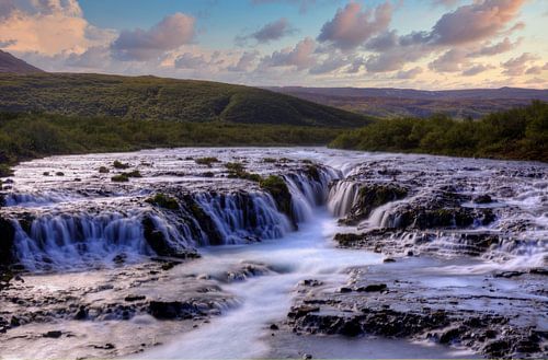 Der Bruarfoss, auch bekannt als Brückenwasserfall in Island