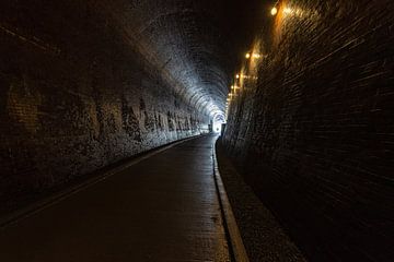Tunnel naar de Niagara watervallen. van Rijk van de Kaa