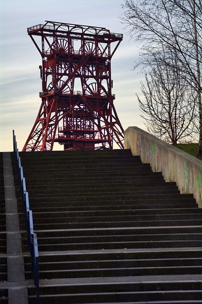 L'escalier de la tour d'extraction par Edgar Schermaul
