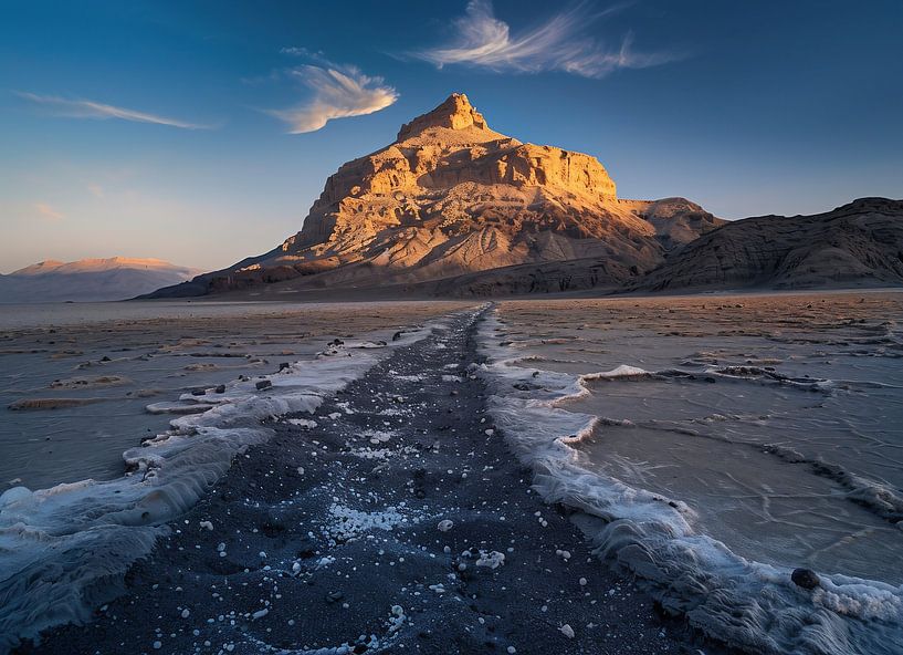 Golden glow on Iceland's coast by fernlichtsicht