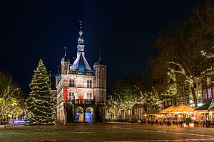 Deventer Brink Stadtplatz an der Waag mit einem Weihnachtsbaum