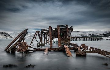 Gebroken steiger IJslandse kust