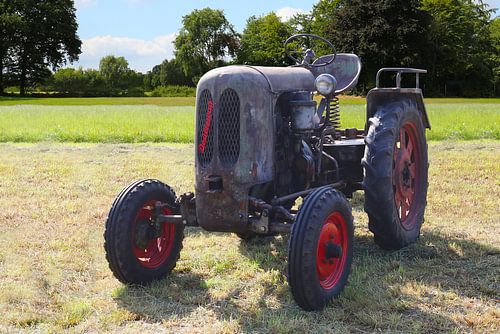 Deuliewag D15 roestige tractor uit 1950