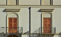 Detail van een gevel met balkons van Ulrike Leone thumbnail