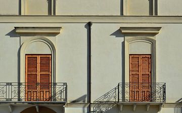 Detail van een gevel met balkons van Ulrike Leone