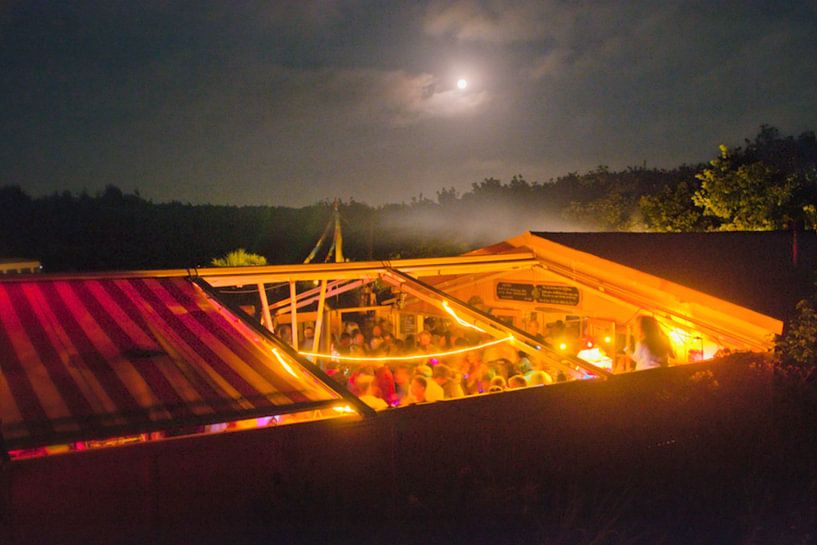 Aardbijna dancefeest bij Kaap Hoorn Terschelling. van Kaap Hoorn Gallery