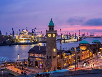 2016-04-04  Landungsbrücken mit Ovation of the Seas