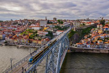 Métro sur le pont Dom Luís I sur Sander Hekkema