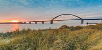 Zonsondergang bij de Fehmarnsund brug van Ursula Reins thumbnail