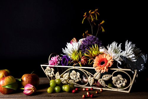 Bloemen en fruit