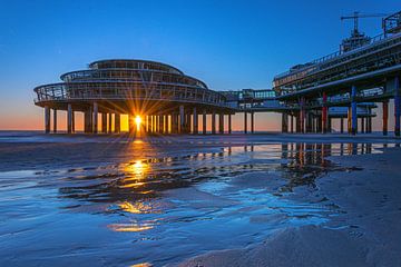 Sonnenuntergang unter dem Pier von Samantha Rorijs