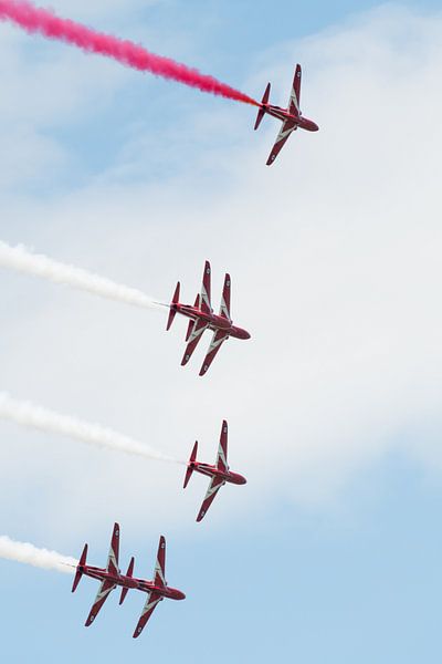 Red Arrows flying a turn in formation par Wim Stolwerk