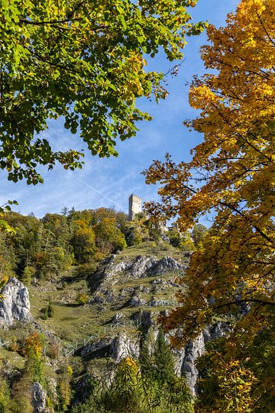 Vue idyllique du château de Randeck à Markt Essing en automne par Reiner Conrad