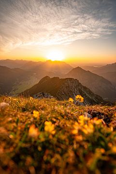 Sonnenuntergang über dem Außerfern und dem Plansee von Leo Schindzielorz