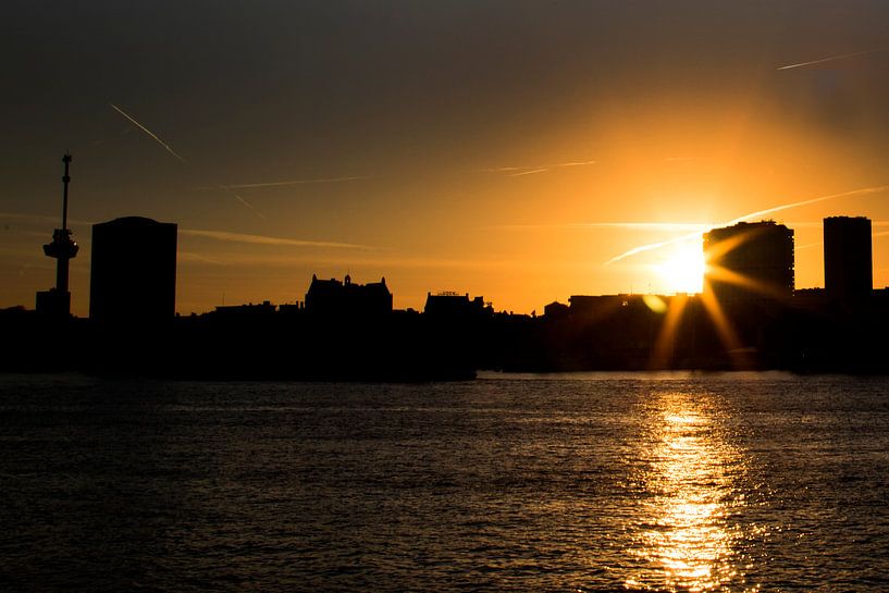 Zonsondergang skyline Rotterdam by Willem Vernes
