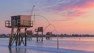 Fischerhütten bei Sonnenuntergang in Saint-Michel-Chef-Chef, Loire-Atlantique, Frankreich