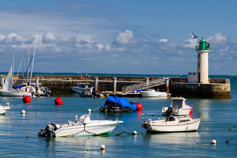 View of the lighthouse of la Flotte by Youri Mahieu