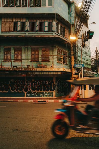 Speed and history: street life in Bangkok by NZME Photography