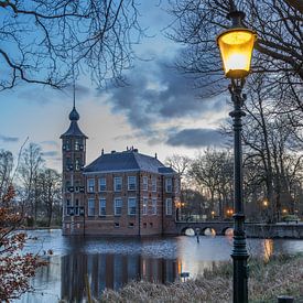 Sunrise at castle Bouvigne in Breda with lamp post by Rossum-Fotografie