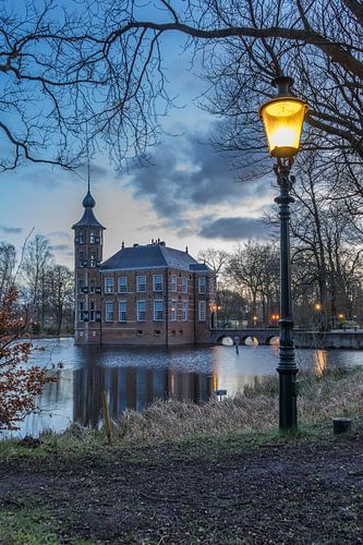 Lever de soleil au château Bouvigne à Breda avec lampadaire