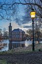 Kasteel Bouvigne in Breda met lantaarnpaal tijdens zonsopgang van Rossum-Fotografie thumbnail
