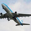 KLM A330 Departing Schiphol von Floris Struis