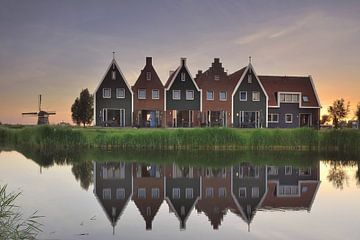 Cottages Marinapark Volendam. by John Leeninga