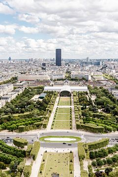 Uitzicht vanaf de Eiffeltoren op Montparnasse, Parijs, Frankrijk - Reisfotografie van Dana Schoenmaker