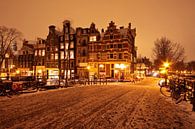 Das verschneite Amsterdam bei Nacht in den Niederlanden von Eye on You Miniaturansicht