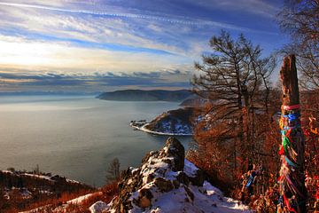 Uitzicht over Baikal meer | Rondreis door Siberië | Reisfotografie van Amy van Loon