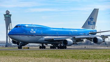 Vertrekkende KLM Boeing 747-400 Combi. van Jaap van den Berg