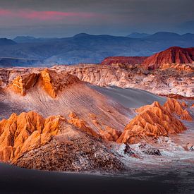 Zonsondergang in de Atacama woestijn, Chili van Chris Stenger