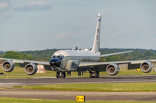 Landing U.S. Air Force Boeing RC-135 Rivet Joint.