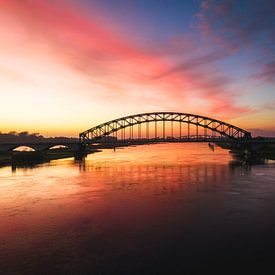 IJssel bridge in Zwolle during sunrise by Bas van der Gronde