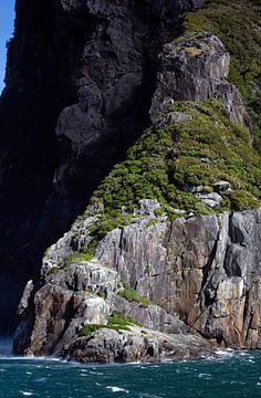 Rots formaties Milford Sound Nieuw Zeeland van Albert Brunsting