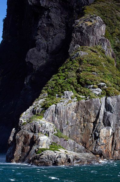Rots formaties Milford Sound Nieuw Zeeland van Albert Brunsting