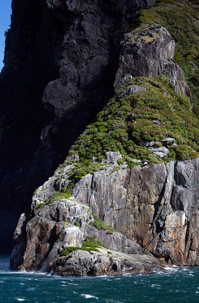 Formations rocheuses Milford Sound Nouvelle-Zélande par Albert Brunsting