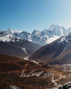 Mountain peaks in the Himalayas, Nepal by Dayenne van Peperstraten