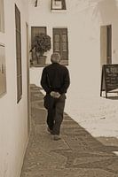 Spaanse oudere man in wit dorpje Frigiliana