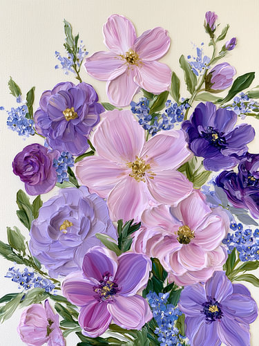 Paars bloemenschilderij met een vleugje blush