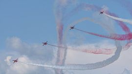 Die „Turkish Stars“ in Aktion bei der Flugshow in Bukarest. von Jaap van den Berg