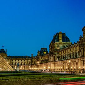 paleis Het Louvre Parijs bij nacht van Hans Verhulst