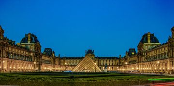 paleis Het Louvre Parijs bij nacht