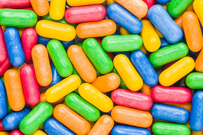 Gekleurde snoepjes - macrofoto van Wijnand Loven